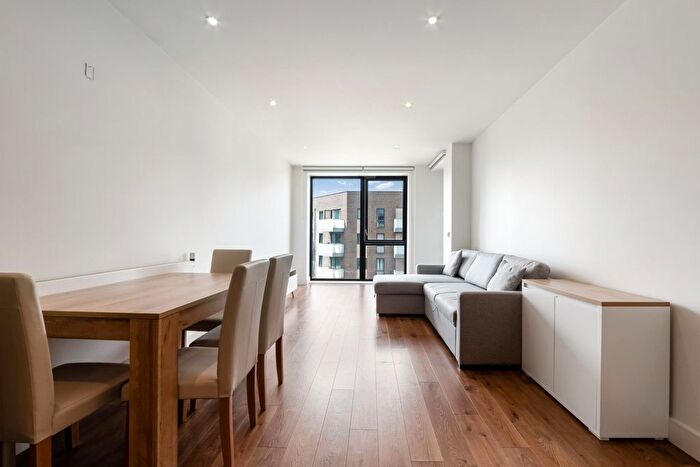 1 Bedroom Flat For Sale In Lighterman Point, New Village Avenue, E14