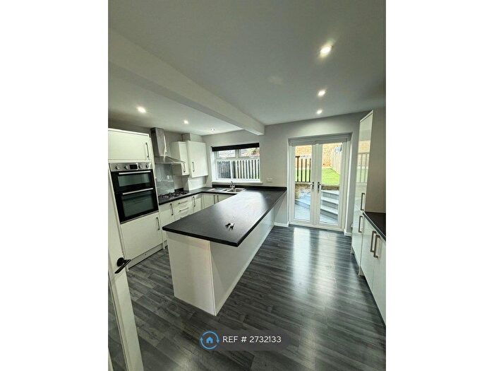 3 Bedroom Terraced House To Rent In Lyndale Mews, Dewsbury, WF13