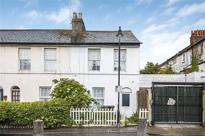 2 Bedroom End Terrace House For Sale In Waterloo Street, Gravesend, Kent, DA12