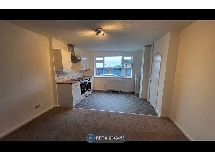 1 Bedroom Flat To Rent In Oakley House, Bromsgrove, B60