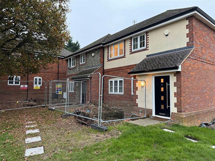 2 Bedroom Flat To Rent In North Street, Winkfield, Windsor, SL4