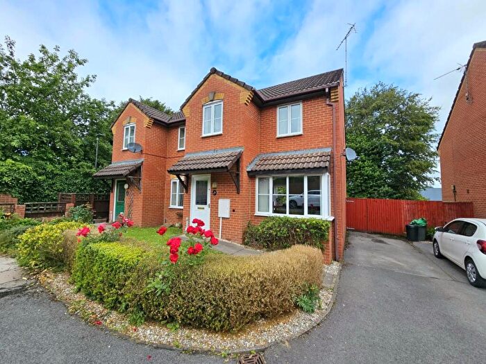3 Bedroom Semi-Detached House For Sale In The Slade, Dursley, GL11
