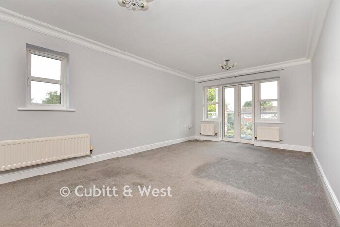 2 Bedroom Flat For Sale In Northpoint Close, Sutton, Surrey, SM1