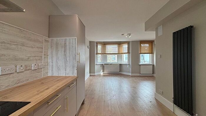 2 Bedroom Flat To Rent In Meanley Road, Manor Park, E12