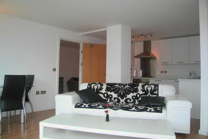 2 Bedroom Flat To Rent In Marco Island, Nottingham, NG1