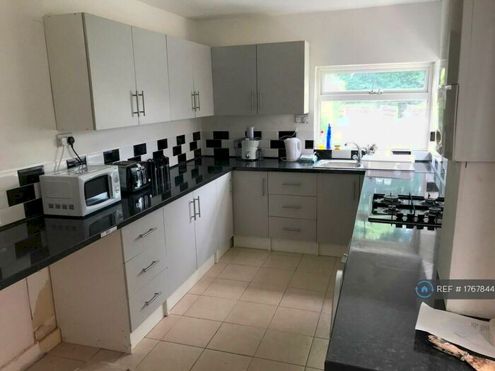 4 Bedroom Semi-Detached House To Rent In Reservoir Road, Birmingham, B23