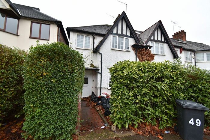 5 Bedroom End Of Terrace House To Rent In London, NW11