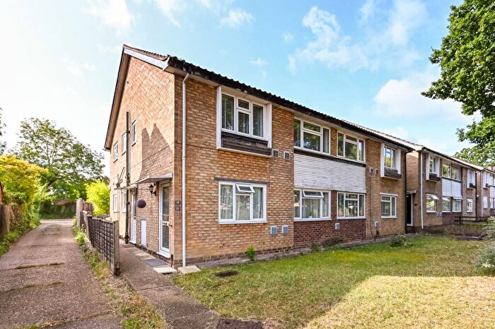 2 Bedroom Flat To Rent In Blakes Lane, New Malden, KT3