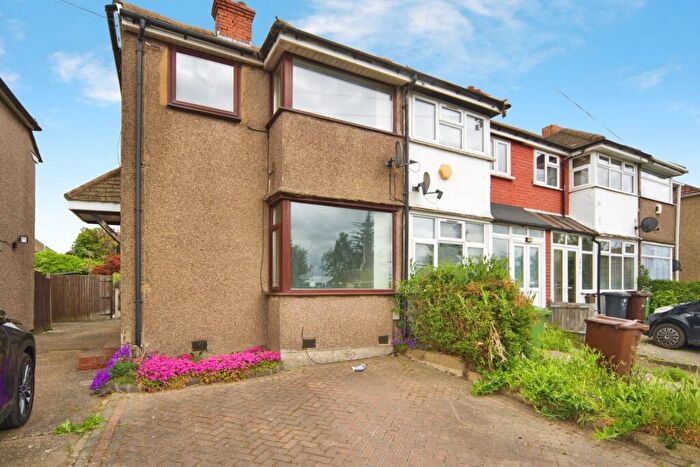 3 Bedroom End Of Terrace House For Sale In New Road, Dagenham, Essex, RM10