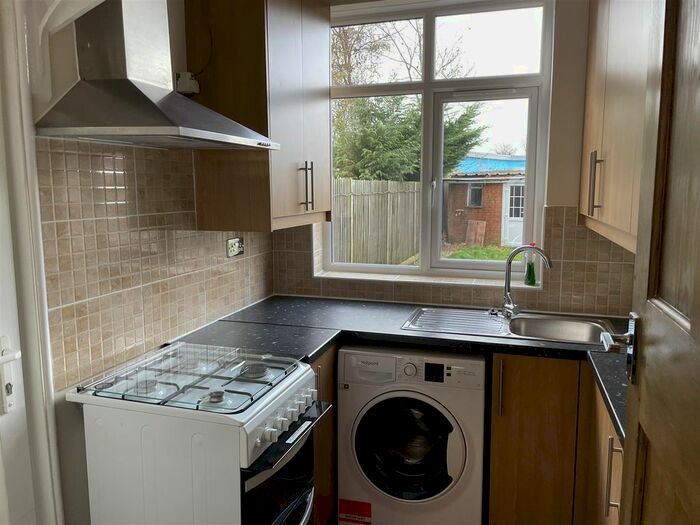 3 Bedroom Semi-Detached House To Rent In Berkeley Waye, Heston, Hounslow TW5
