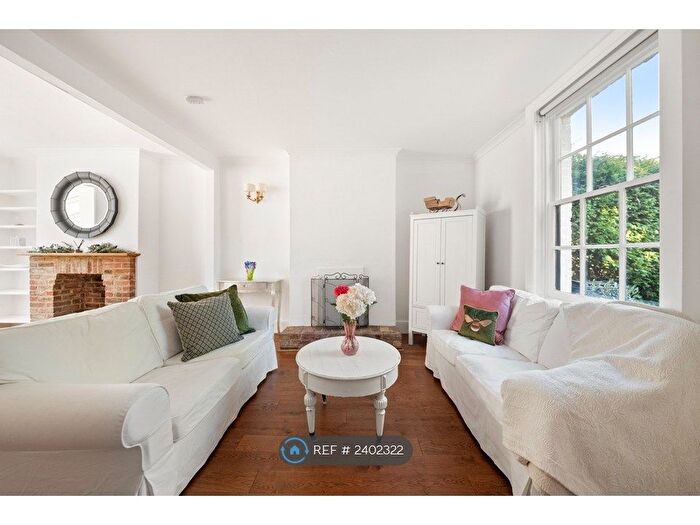 2 Bedroom Terraced House To Rent In Victoria Street, Windsor, SL4