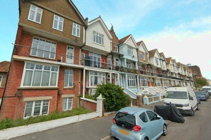 2 Bedroom Apartment To Rent In South Terrace, Littlehampton, West Sussex, BN17