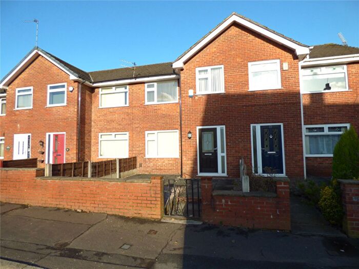 3 Bedroom Town House To Rent In Greenhill Road, Middleton, Manchester, M24