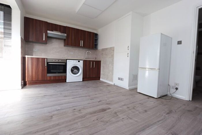 1 Bedroom Flat To Rent In Pycroft Way, N9