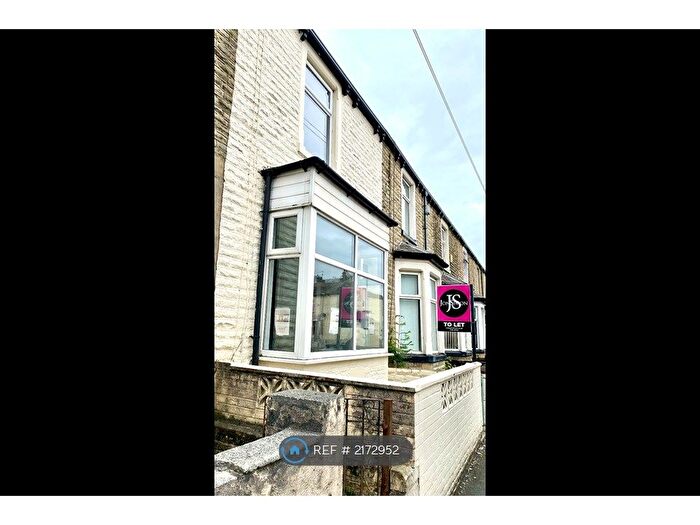 3 Bedroom Terraced House To Rent In Lyndhurst Road, Burnley, BB10