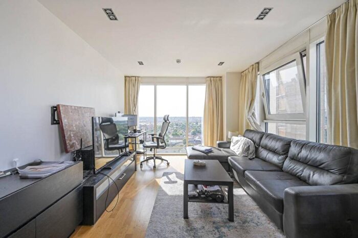 2 Bedroom Flat For Sale In Limeharbour, , Canary Wharf, London, E14