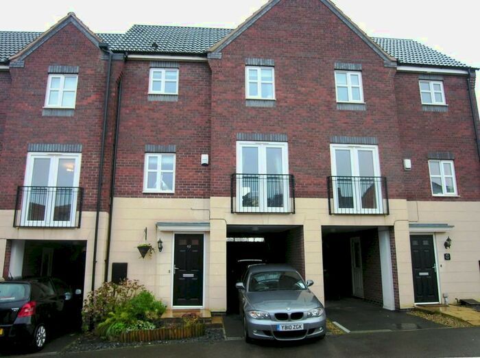 3 Bedroom Town House To Rent In Girton Way, Mickleover, DE3
