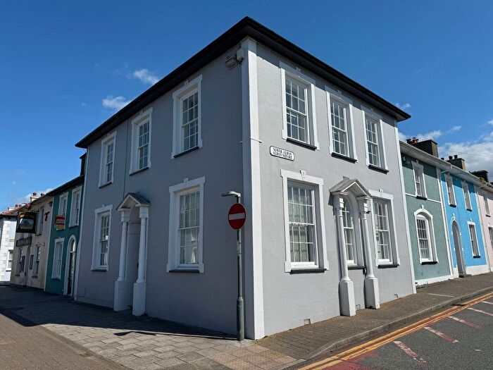 2 Bedroom Flat For Sale In North Road, Aberaeron, SA46