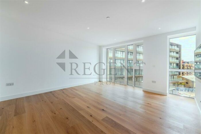 2 Bedroom Apartment To Rent In Admiralty House, Vaughan Way, E1W