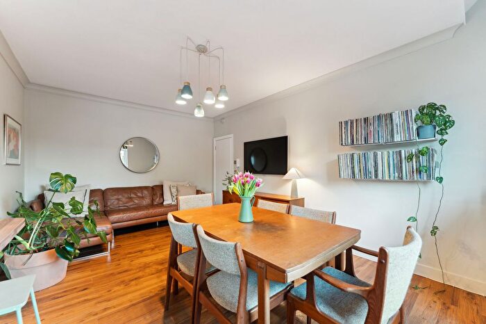 2 Bedroom Flat For Sale In Clarendon Place, Flat S/, St George's Cross, Glasgow, G20
