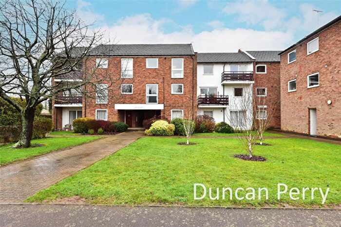 2 Bedroom Flat For Sale In Endymion Road, Hatfield, AL10