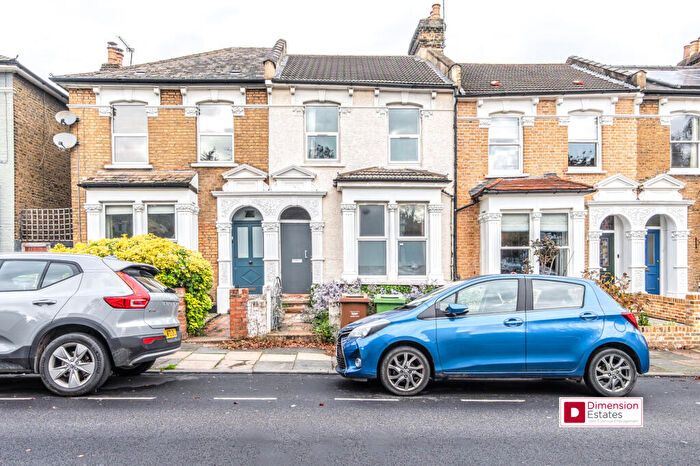 4 Bedroom Terraced House To Rent In Lothair Road South, Finsbury Park, Harringay, N4