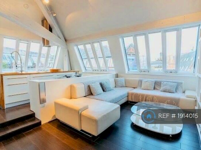 2 Bedroom Penthouse To Rent In China House, Manchester, M1