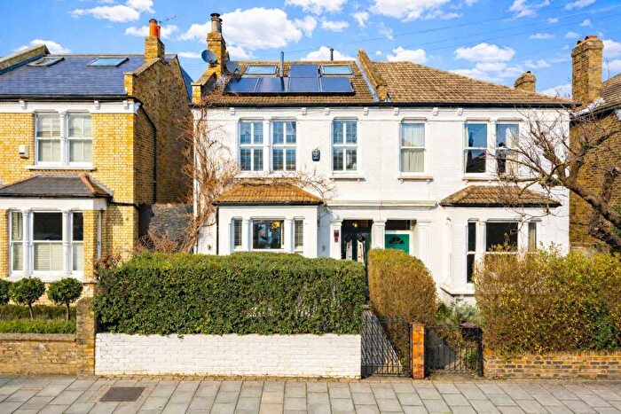 5 Bedroom Semi-Detached House For Sale In Sistova Road, Balham, SW12