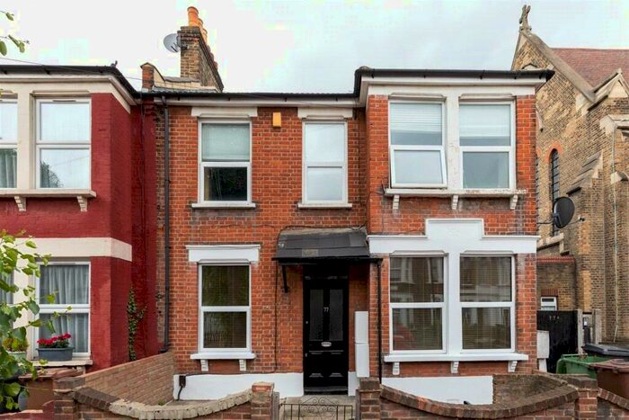 2 Bedroom Flat To Rent In Francis Road, Leyton, London, E10