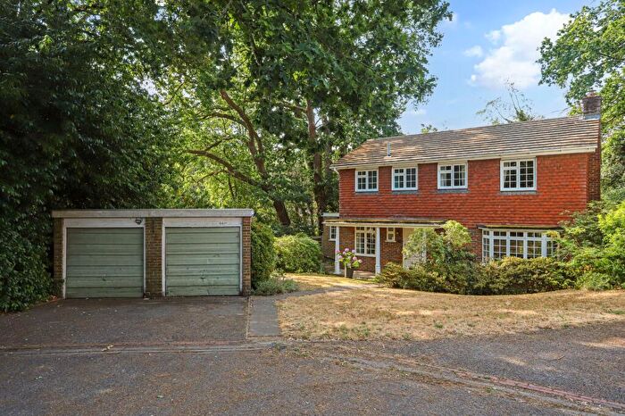 4 Bedroom Detached House For Sale In Longhope Drive, Farnham, GU10