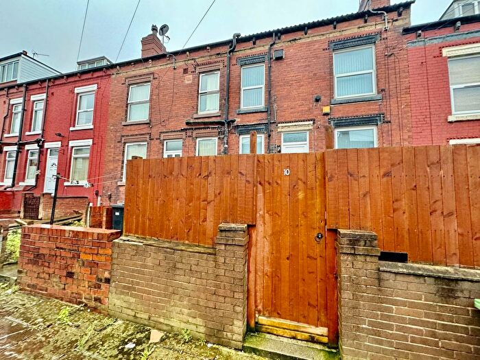 2 Bedroom Terraced House To Rent In Clifton Avenue, Leeds, LS9
