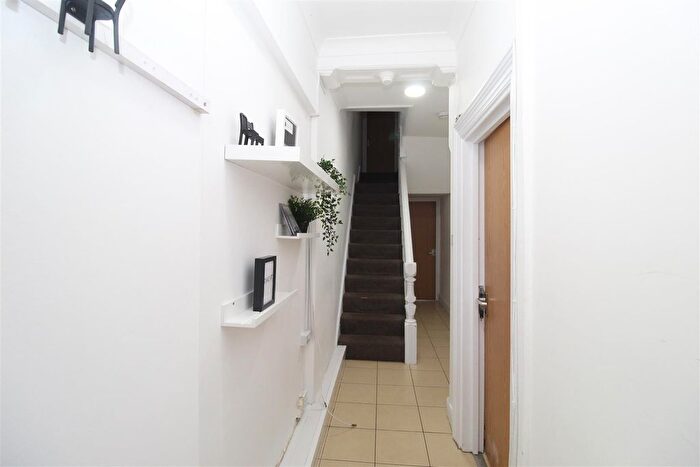 6 Bedroom Property To Rent In Glenroy Street, Cardiff, CF24