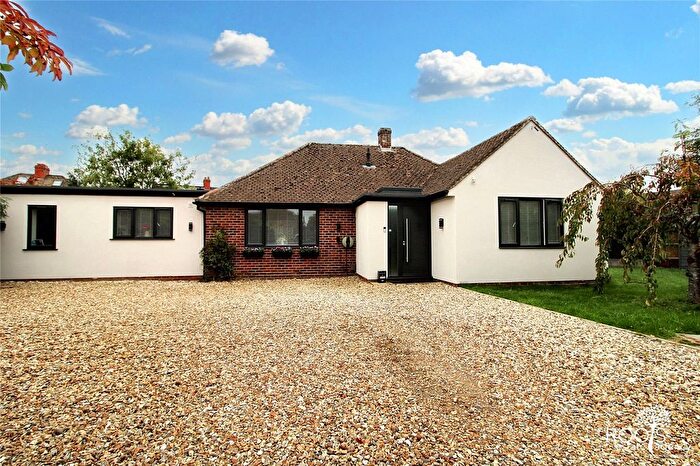 4 Bedroom Bungalow For Sale In Cary Close, Newbury, Berkshire, RG14