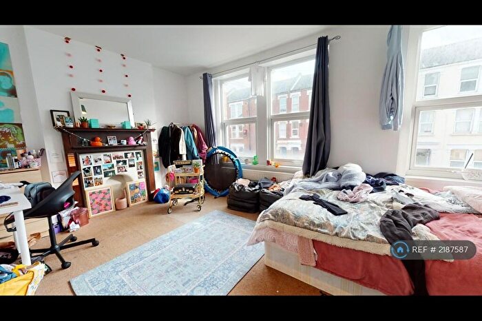 5 Bedroom Flat To Rent In Southwell Road, London, SE5