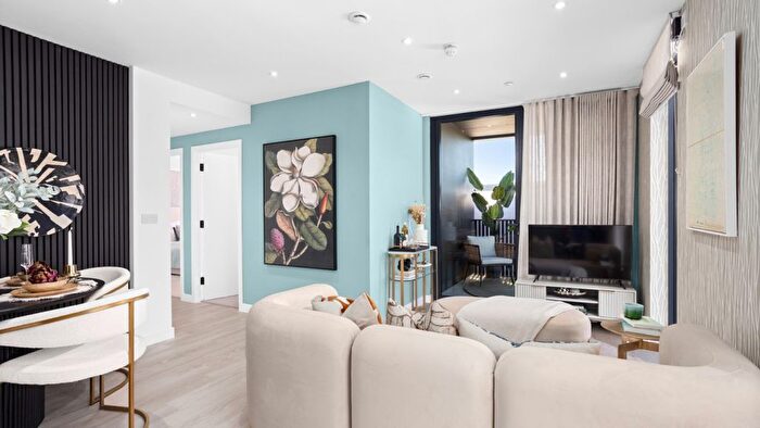 3 Bedroom Flat For Sale In West Parkside, London, SE10