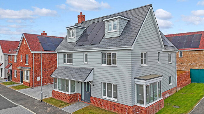 5 Bedroom Detached House For Sale In Hanningfield Park, Rettendon Common, CM3