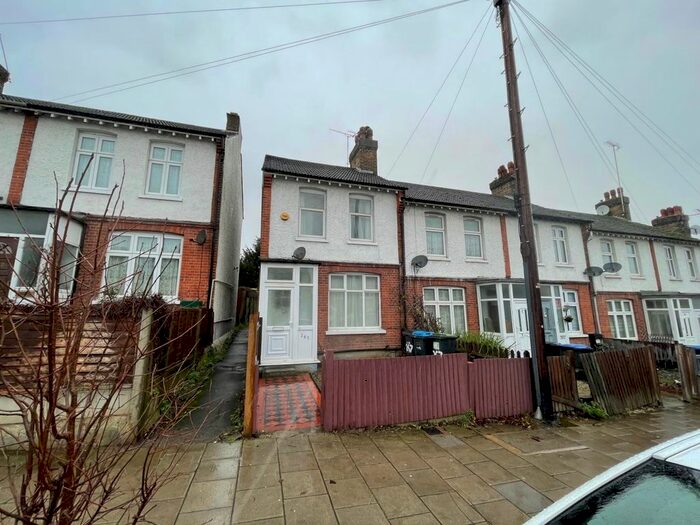 3 Bedroom Terraced House To Rent In Chase Road, London N14
