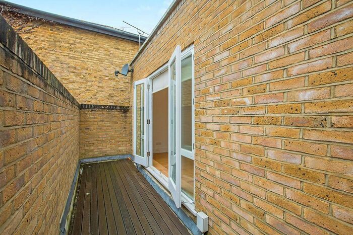 1 Bedroom Flat To Rent In Northcote Road, Between The Commons, London, SW11