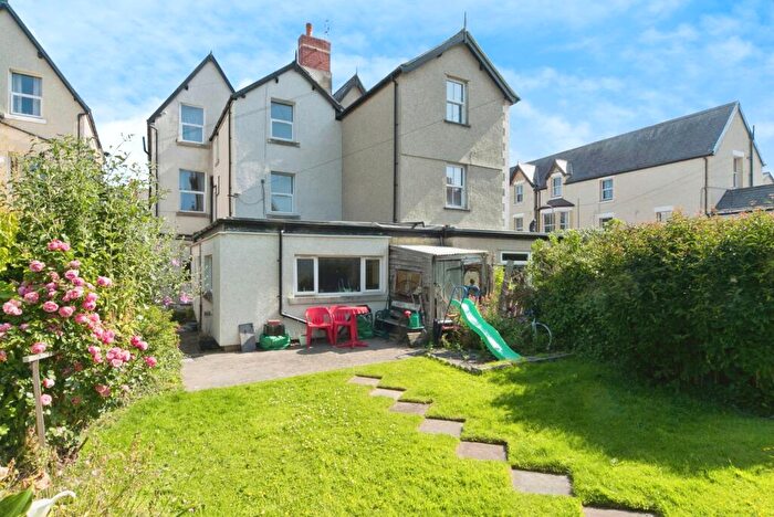 6 Bedroom Semi-Detached House For Sale In Greenfield Road, Colwyn Bay, Conwy, LL29