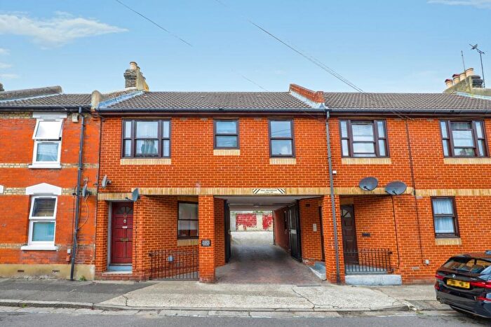1 Bedroom Flat For Sale In Catherine Street, Rochester, Kent, ME1