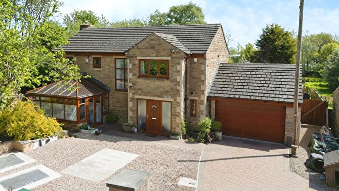 4 Bedroom Detached House For Sale In Tong Moor Side, Birkenshaw, Bradford, West Yorkshire, BD11
