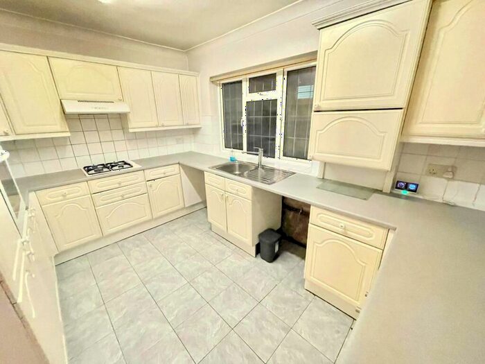 3 Bedroom Bungalow To Rent In Straight Road, Harold Hill, RM3