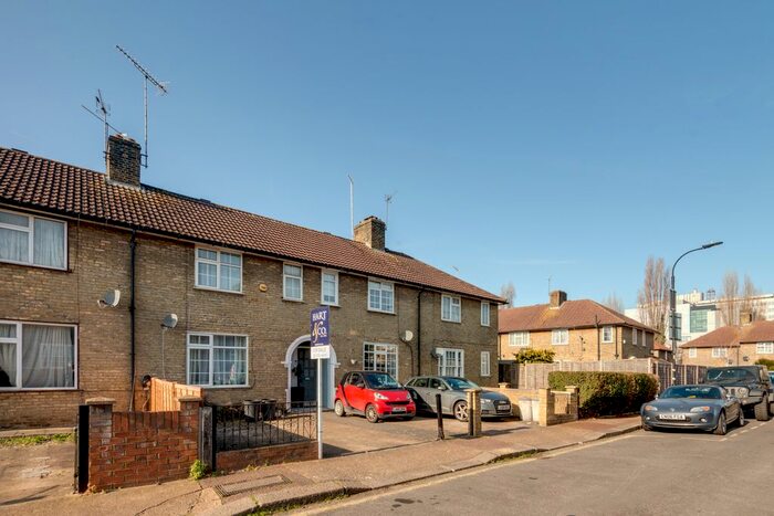 3 Bedroom Terraced House To Rent In Maurice Street, Shepherds Bush, W12