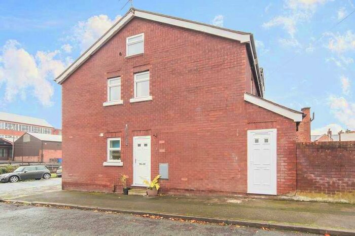 2 Bedroom Apartment To Rent In Coronation Street, Macclesfield, Cheshire, SK11