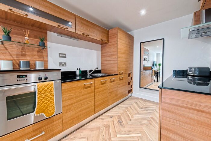 3 Bedroom Flat To Rent In Bell Green, London, SE26