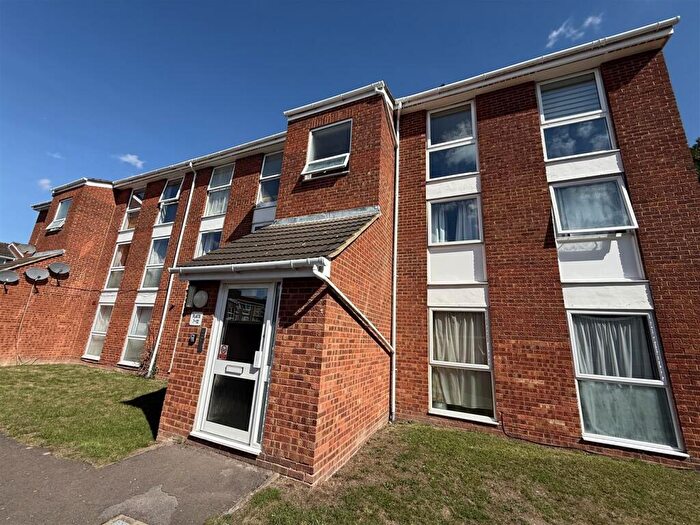 2 Bedroom Flat To Rent In The Mall, Dunstable, LU5