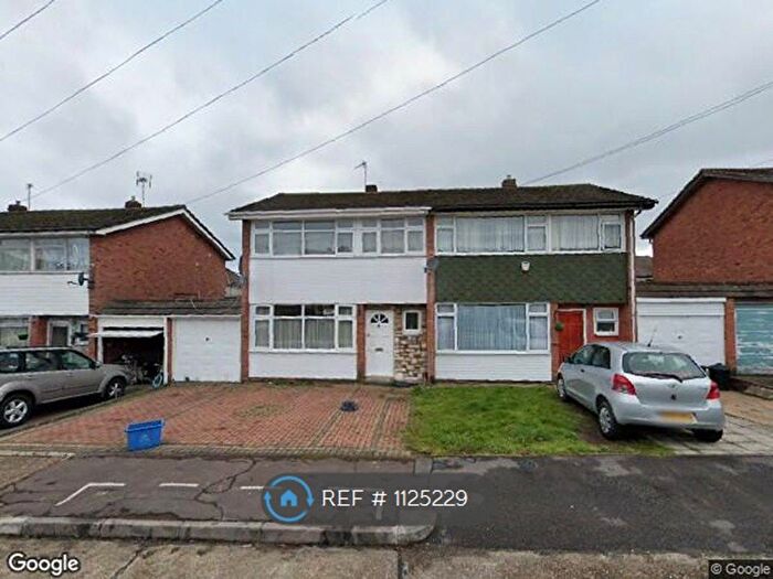 3 Bedroom Semi-detached House To Rent In Fauna Close, Romford, RM6