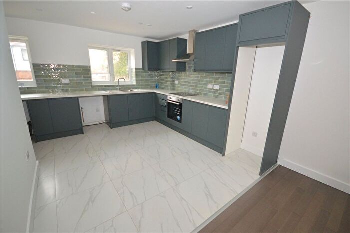 2 Bedroom Bungalow For Sale In Finsbury Road, Luton, Bedfordshire, LU4