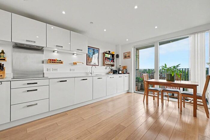 1 Bedroom Apartment For Sale In Dalston Lane, London, E8
