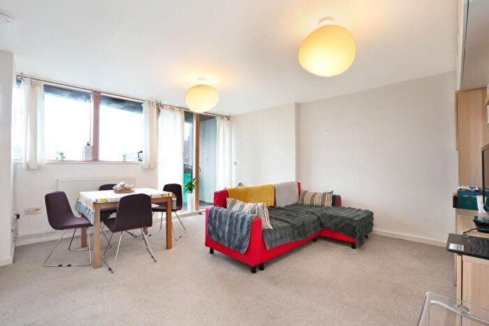 2 Bedroom Flat For Sale In Wyndham Road, London, SE5